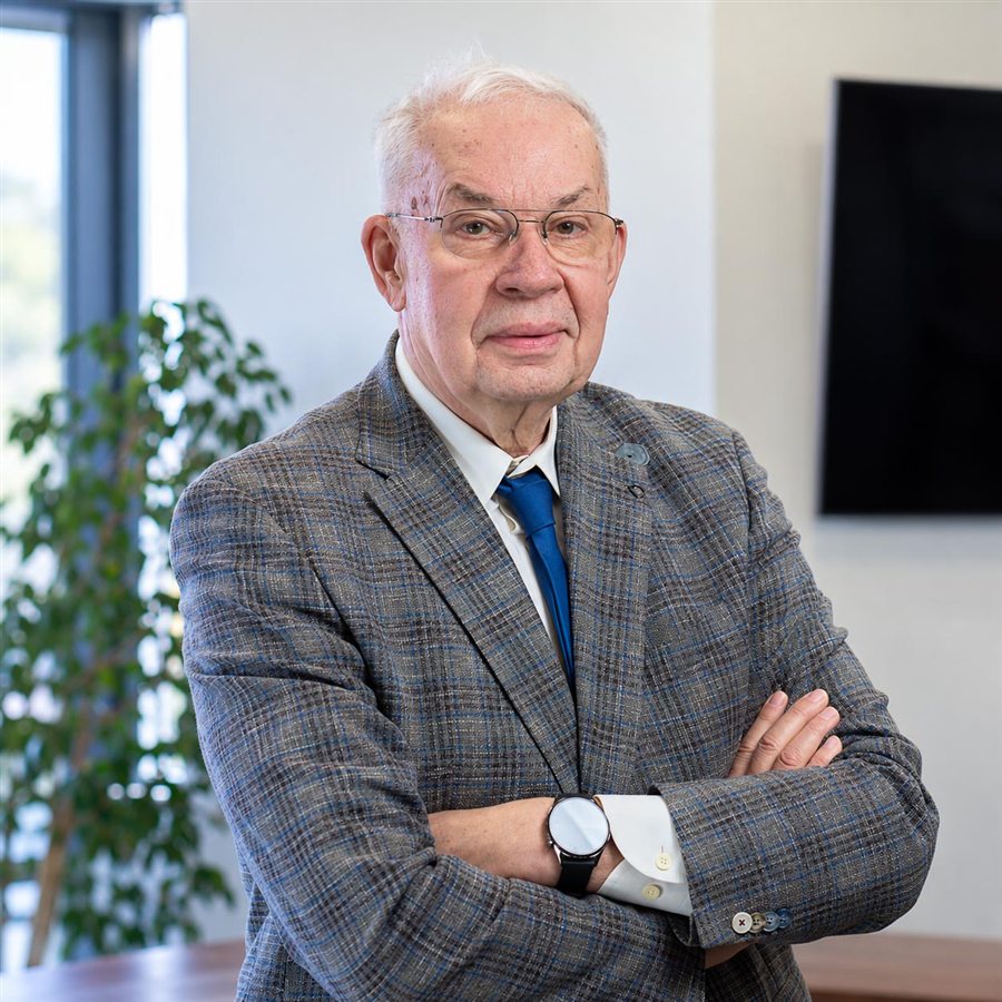 mgr inż. Andrzej Stelmaszczyk — kierownik Pracowni Technologicznej P2, BIPROWOD-Warszawa
